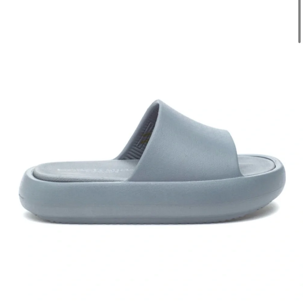 Beach Slides Gray Sandals - Picture 5 of 5
